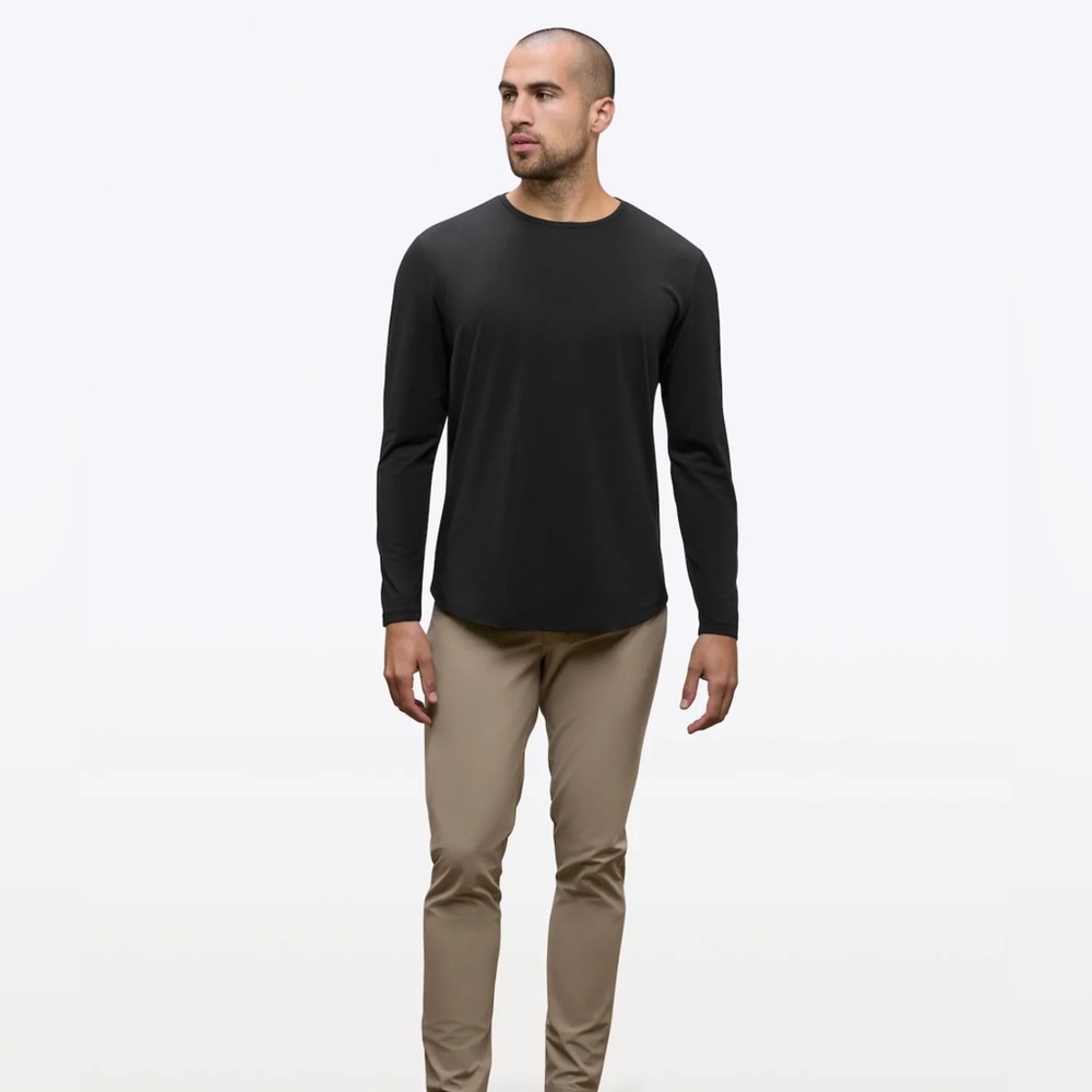 Cuts Clothing AO Long Sleeve Curve Hem Tee - Black